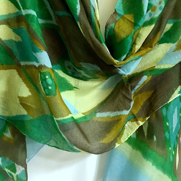 Geometric semi- sheer scarf shawl wrap NWT - Picture 7 of 8